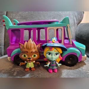 Netflix Super Monsters Animated Light Up Musical Grrbus Monster Bus + 2 Figures